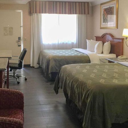 Quality Inn & Suites Oceanside Near Camp Pendleton エクステリア 写真