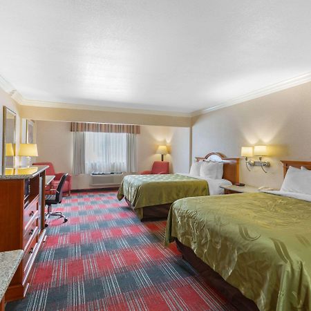 Quality Inn & Suites Oceanside Near Camp Pendleton エクステリア 写真
