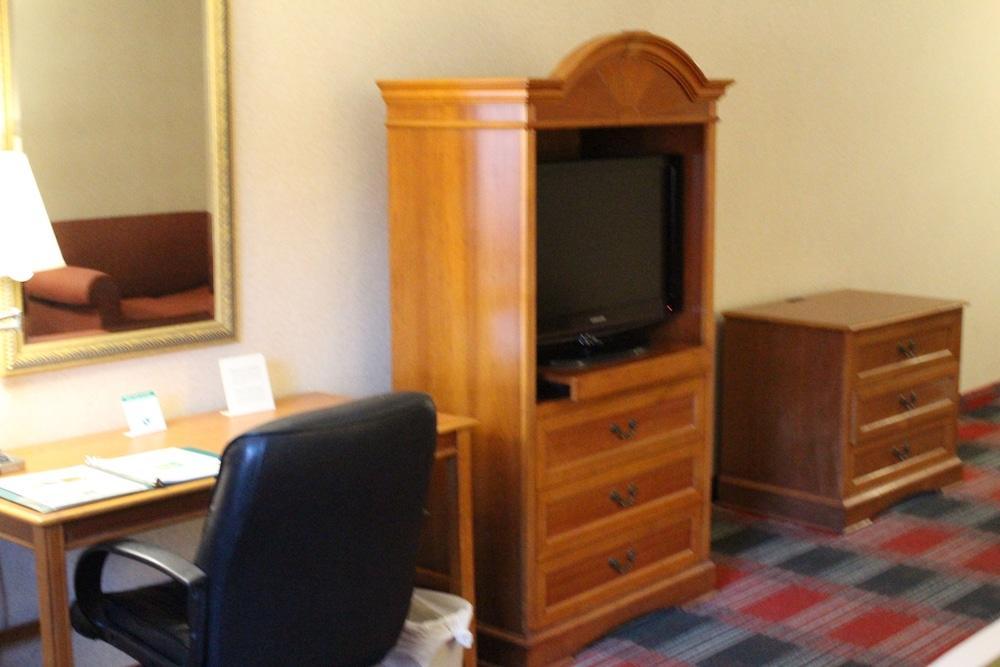 Quality Inn & Suites Oceanside Near Camp Pendleton エクステリア 写真