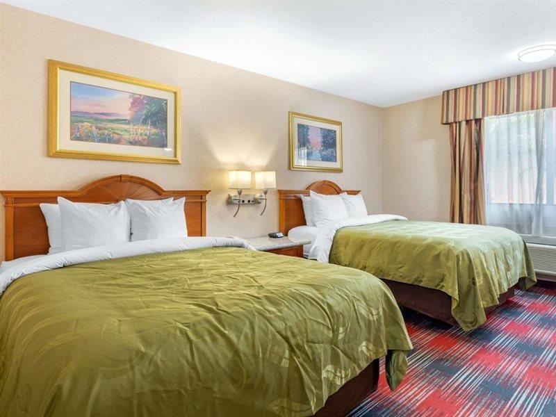 Quality Inn & Suites Oceanside Near Camp Pendleton エクステリア 写真
