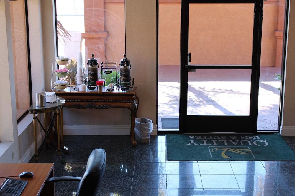 Quality Inn & Suites Oceanside Near Camp Pendleton エクステリア 写真