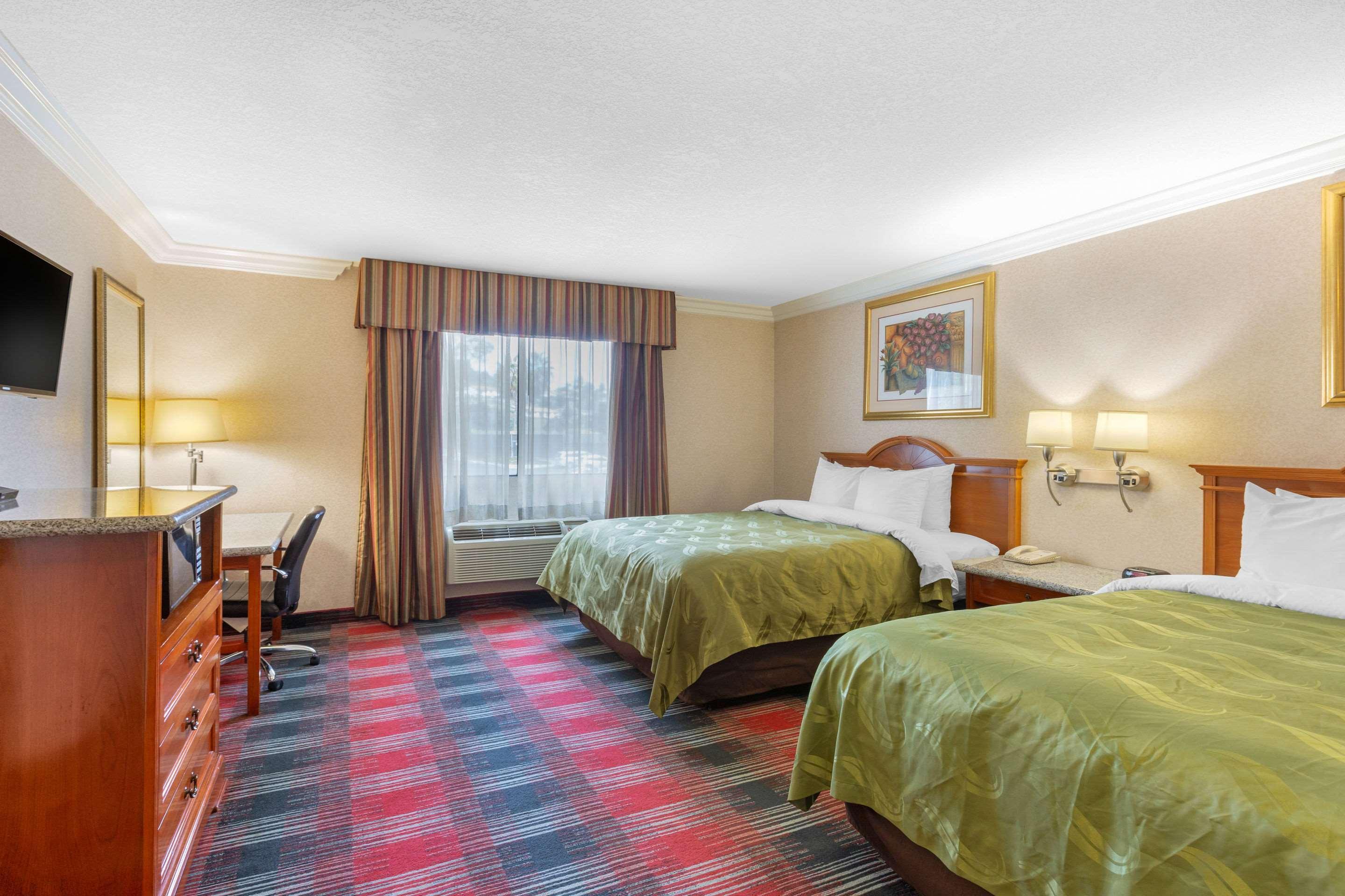 Quality Inn & Suites Oceanside Near Camp Pendleton エクステリア 写真