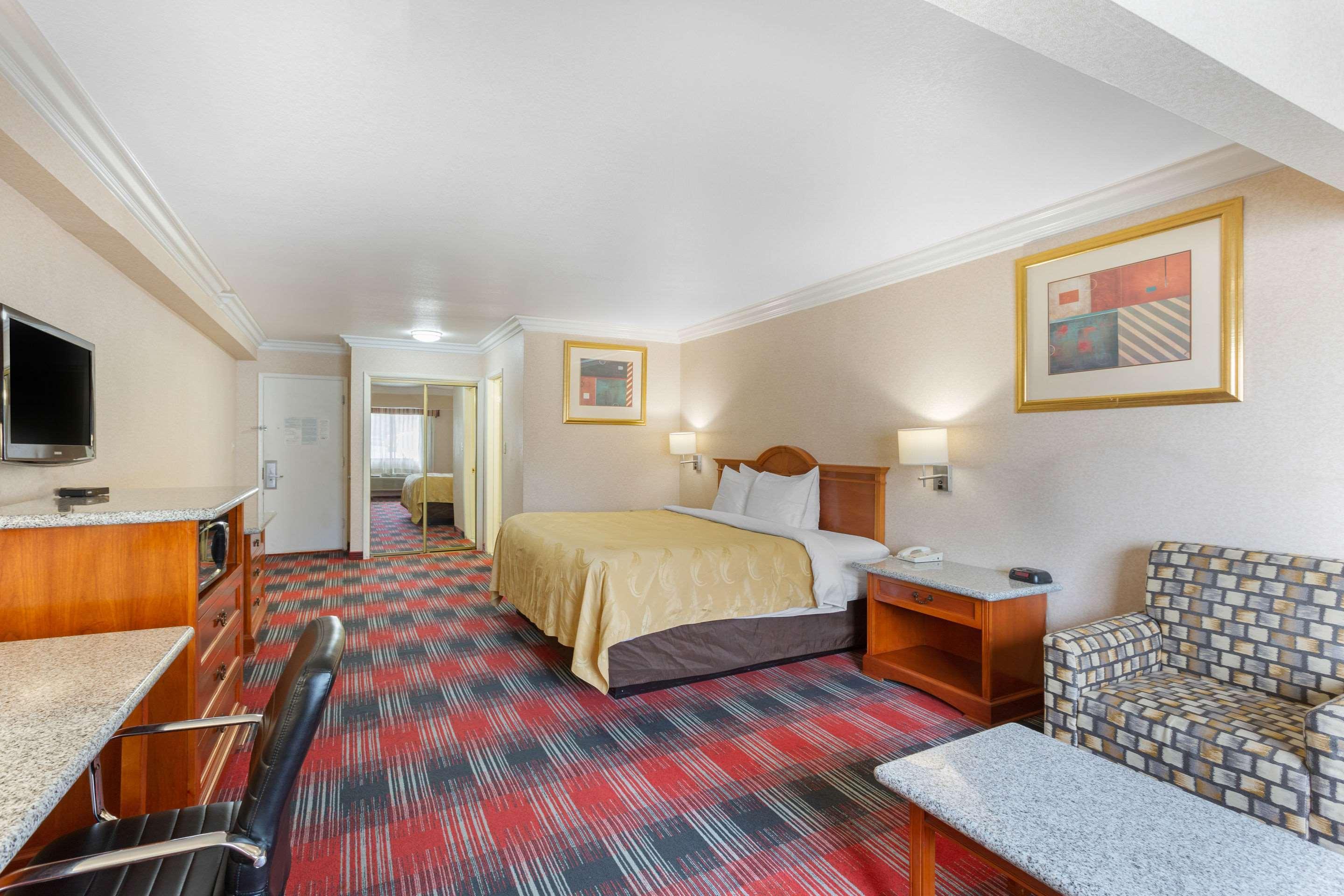 Quality Inn & Suites Oceanside Near Camp Pendleton エクステリア 写真