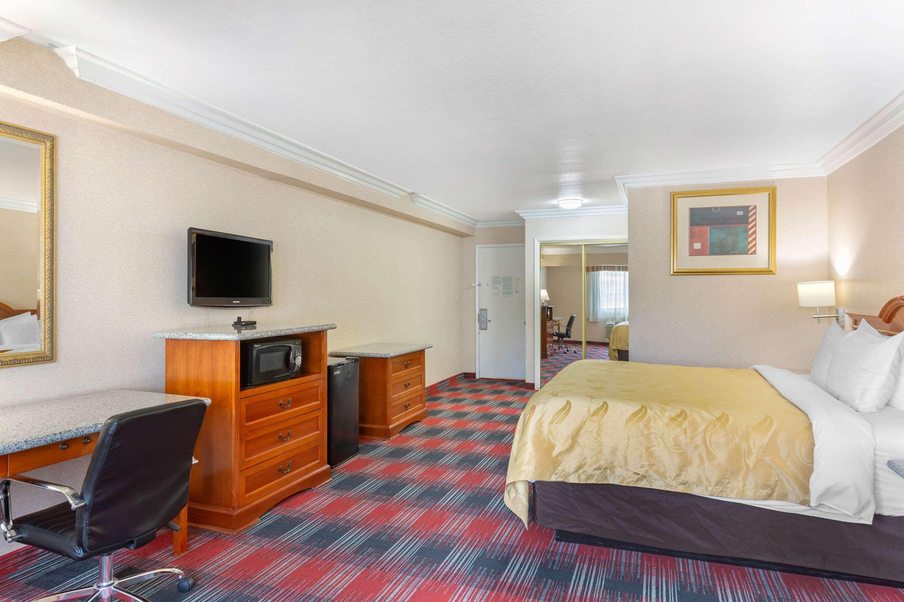 Quality Inn & Suites Oceanside Near Camp Pendleton エクステリア 写真
