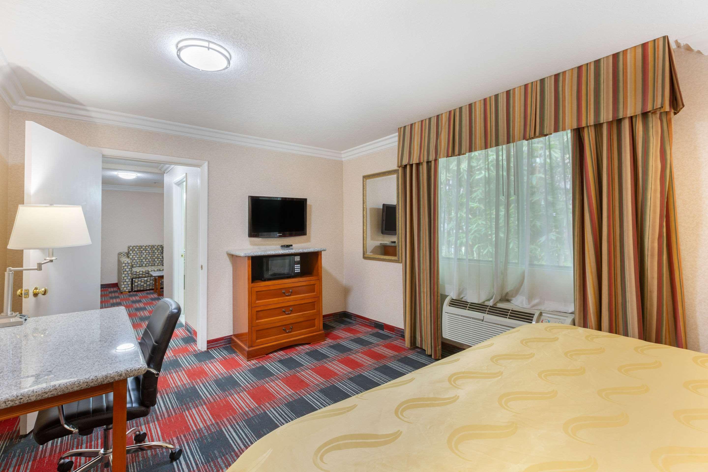 Quality Inn & Suites Oceanside Near Camp Pendleton エクステリア 写真