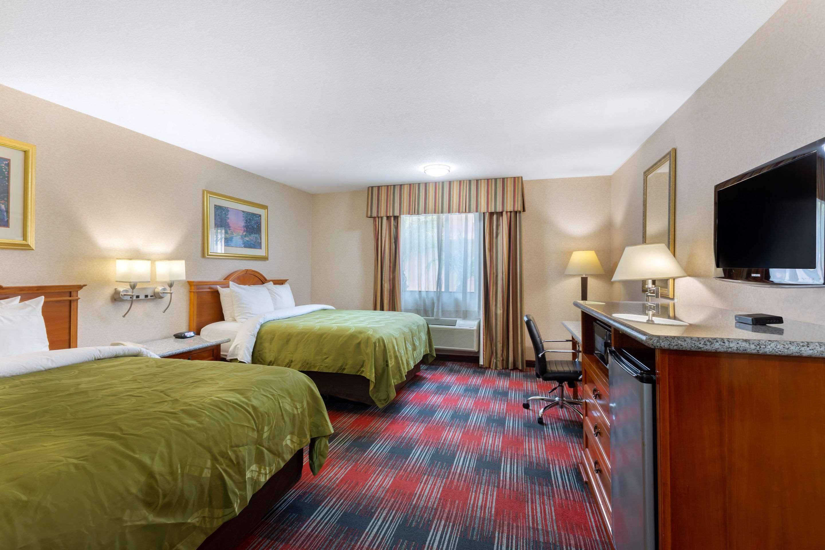 Quality Inn & Suites Oceanside Near Camp Pendleton エクステリア 写真