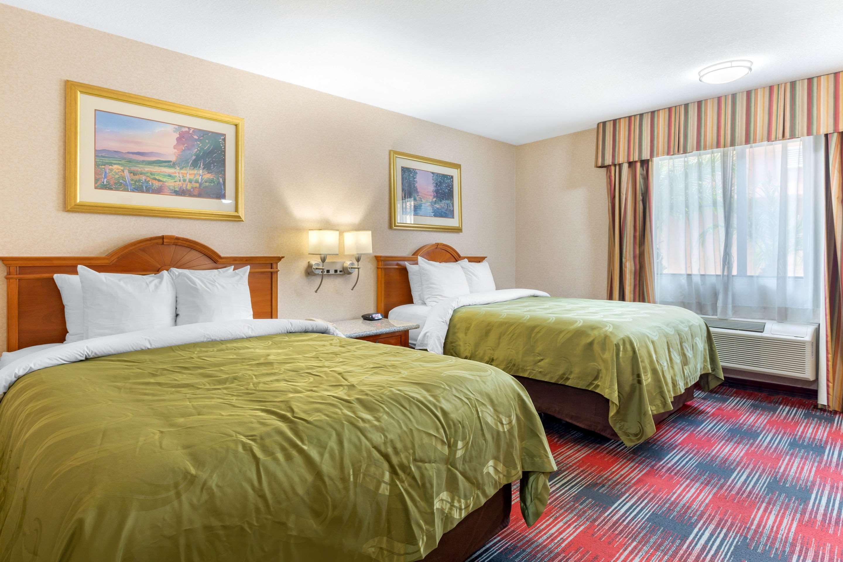 Quality Inn & Suites Oceanside Near Camp Pendleton エクステリア 写真