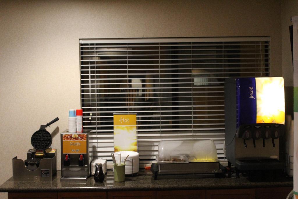 Quality Inn & Suites Oceanside Near Camp Pendleton エクステリア 写真