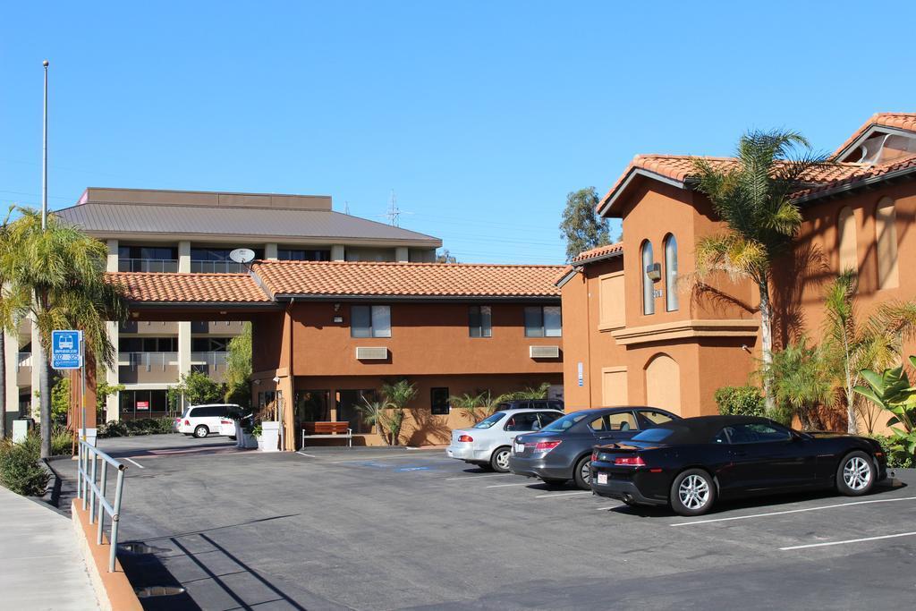 Quality Inn & Suites Oceanside Near Camp Pendleton エクステリア 写真