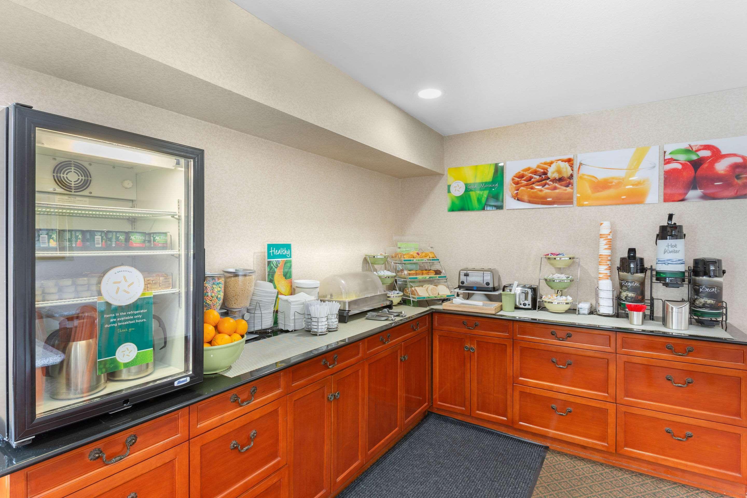Quality Inn & Suites Oceanside Near Camp Pendleton エクステリア 写真