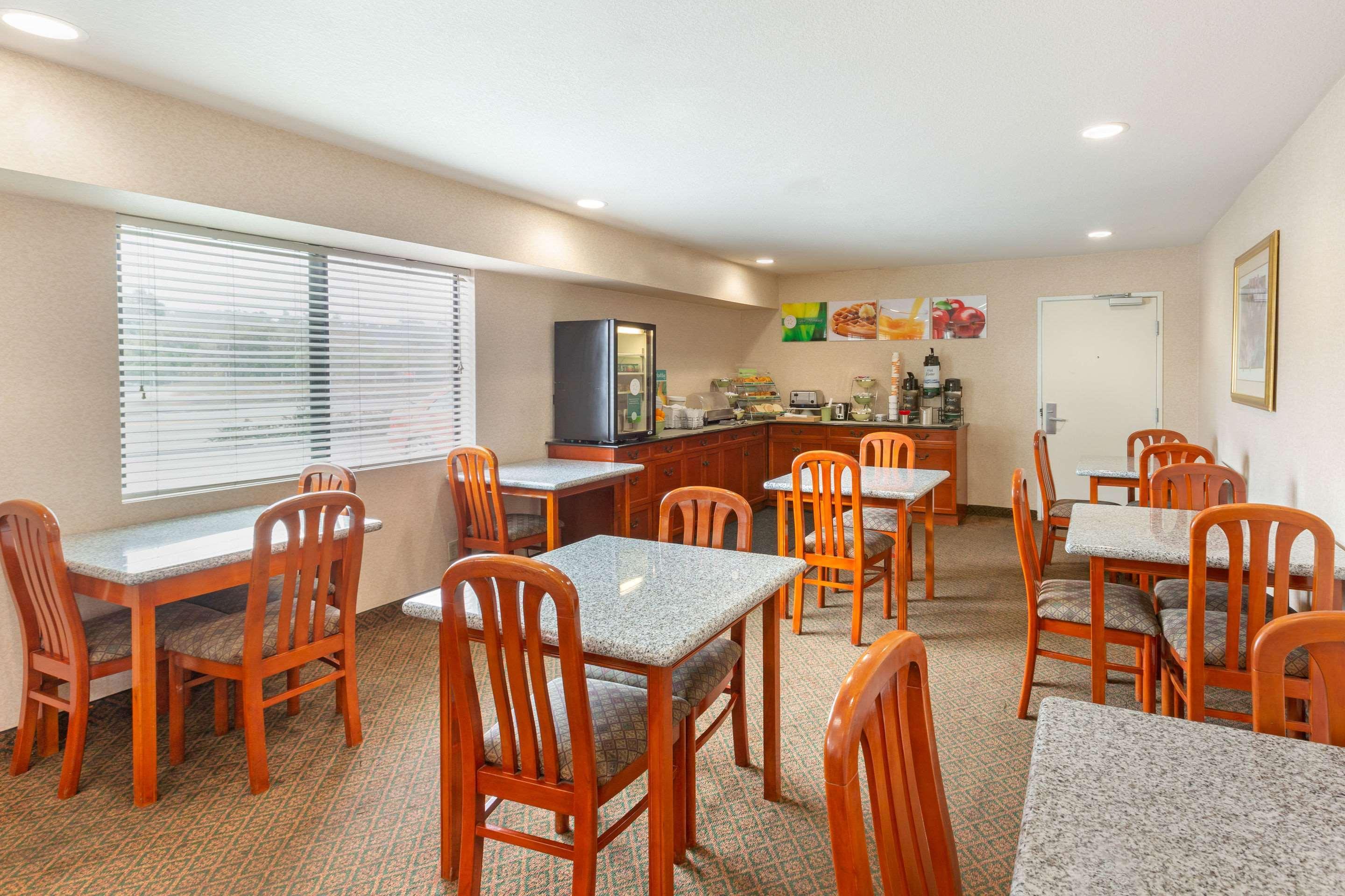 Quality Inn & Suites Oceanside Near Camp Pendleton エクステリア 写真