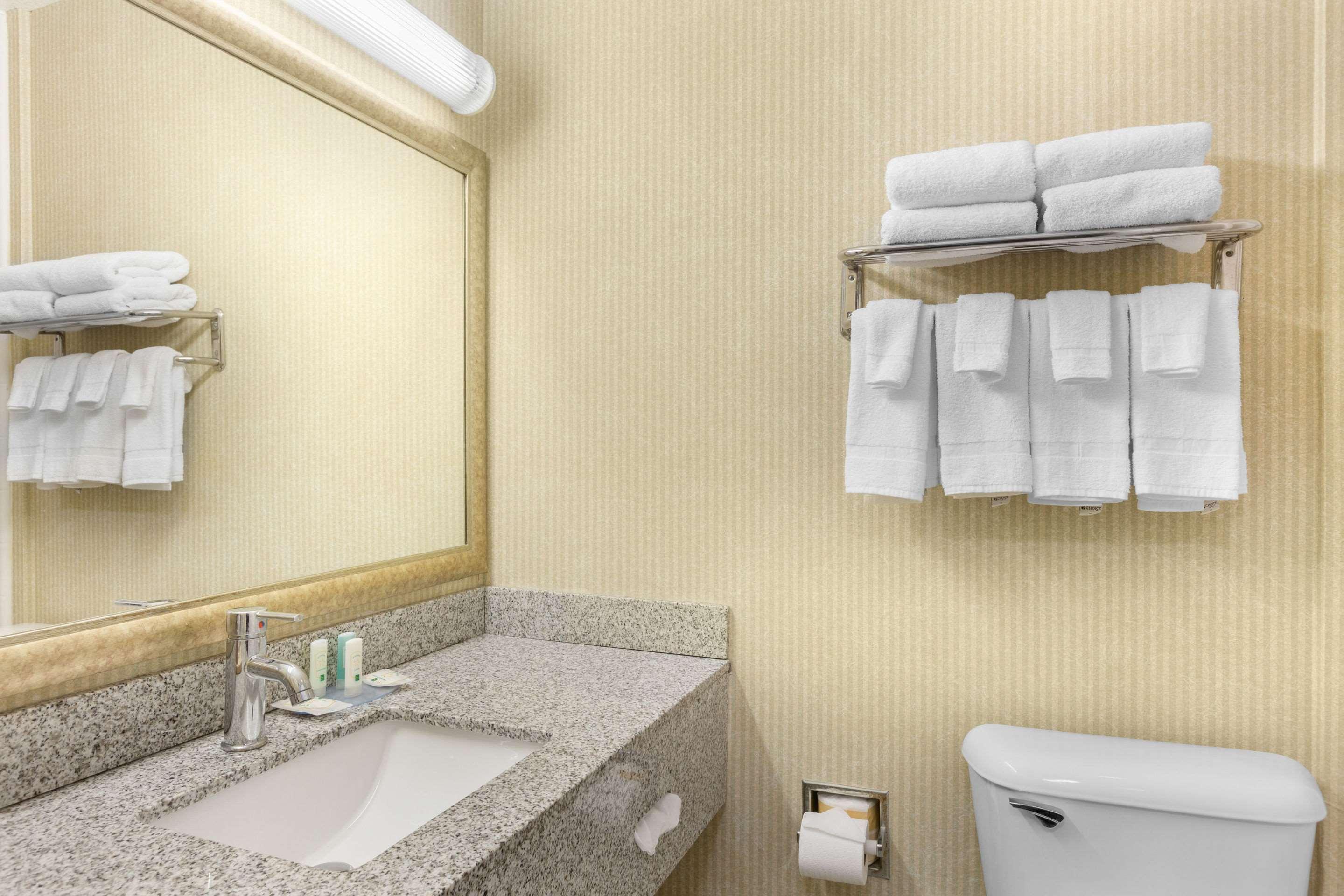 Quality Inn & Suites Oceanside Near Camp Pendleton エクステリア 写真