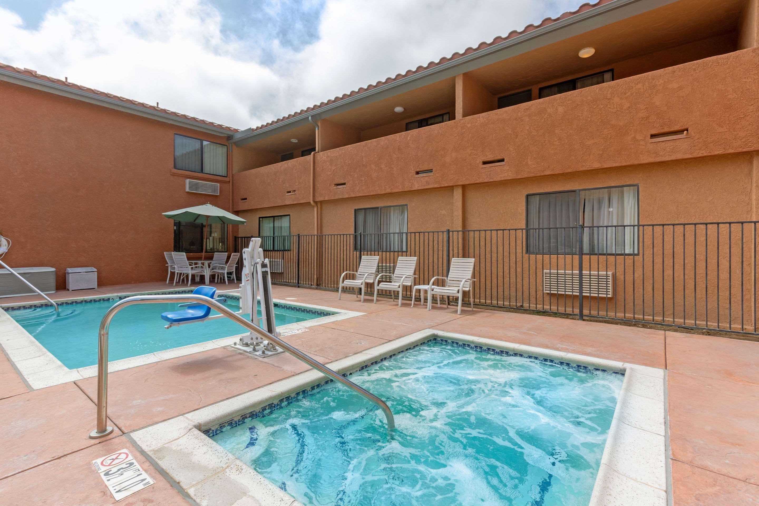 Quality Inn & Suites Oceanside Near Camp Pendleton エクステリア 写真