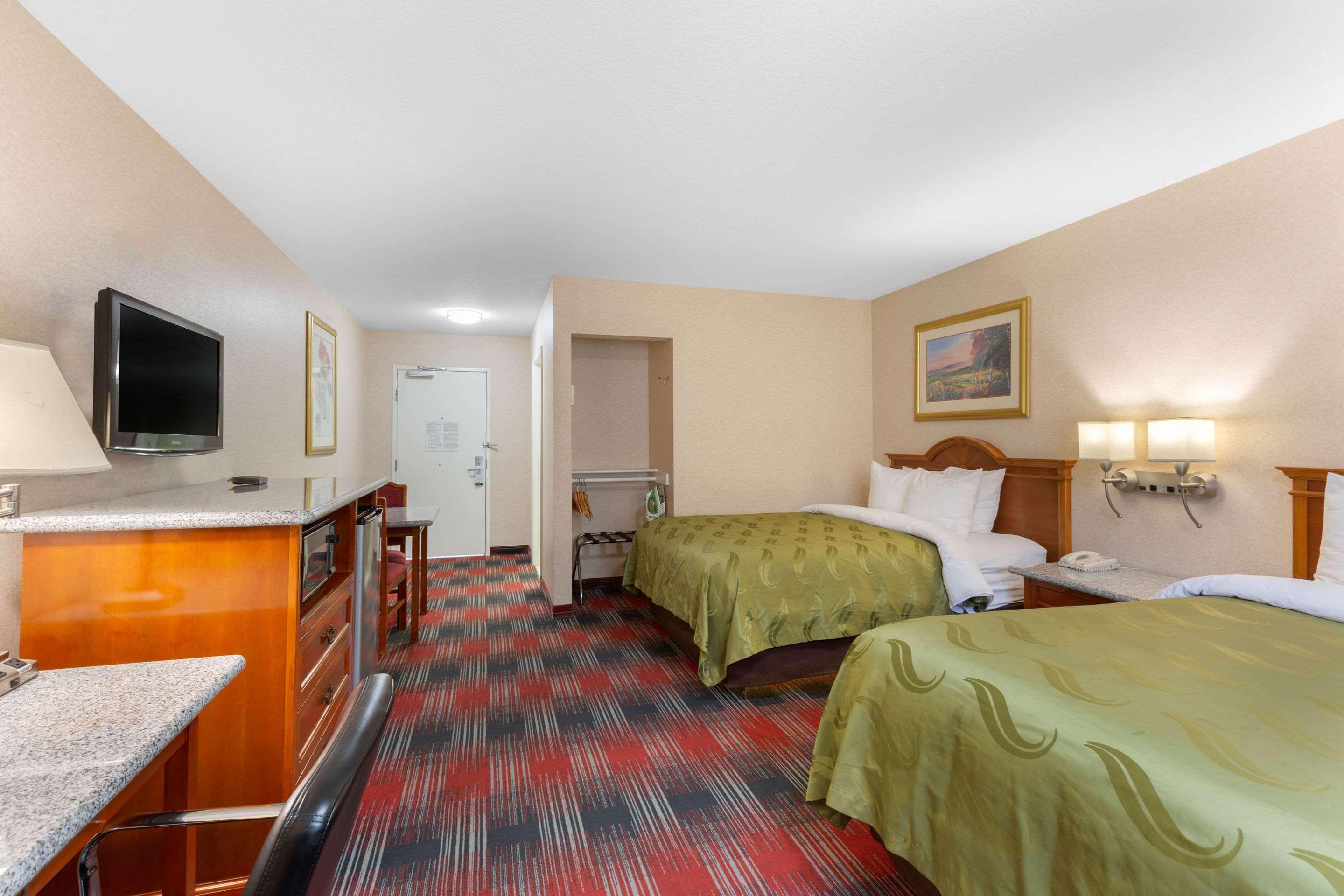 Quality Inn & Suites Oceanside Near Camp Pendleton エクステリア 写真