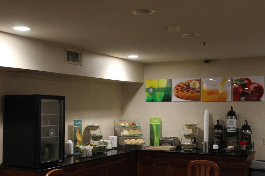 Quality Inn & Suites Oceanside Near Camp Pendleton エクステリア 写真
