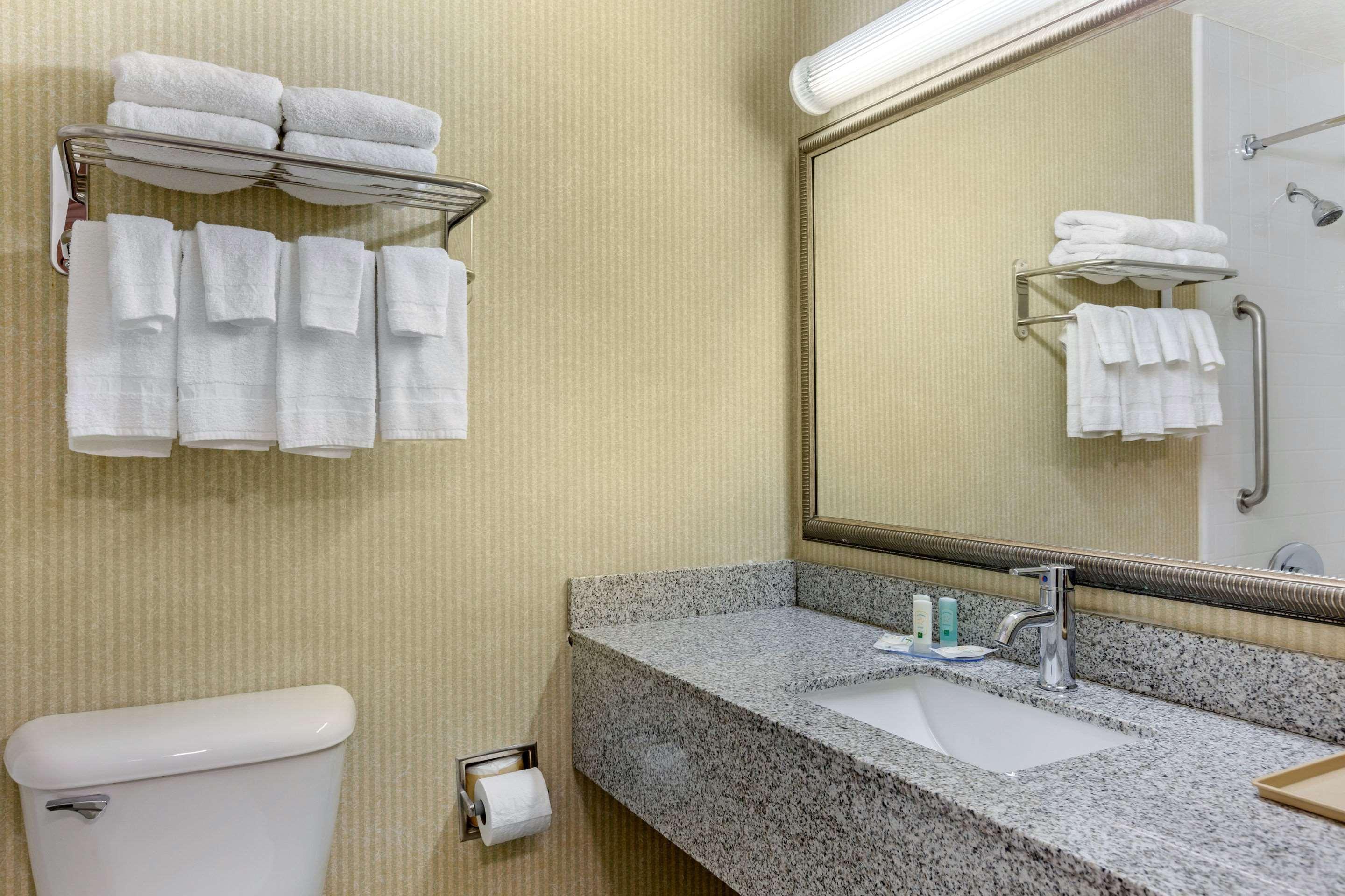 Quality Inn & Suites Oceanside Near Camp Pendleton エクステリア 写真