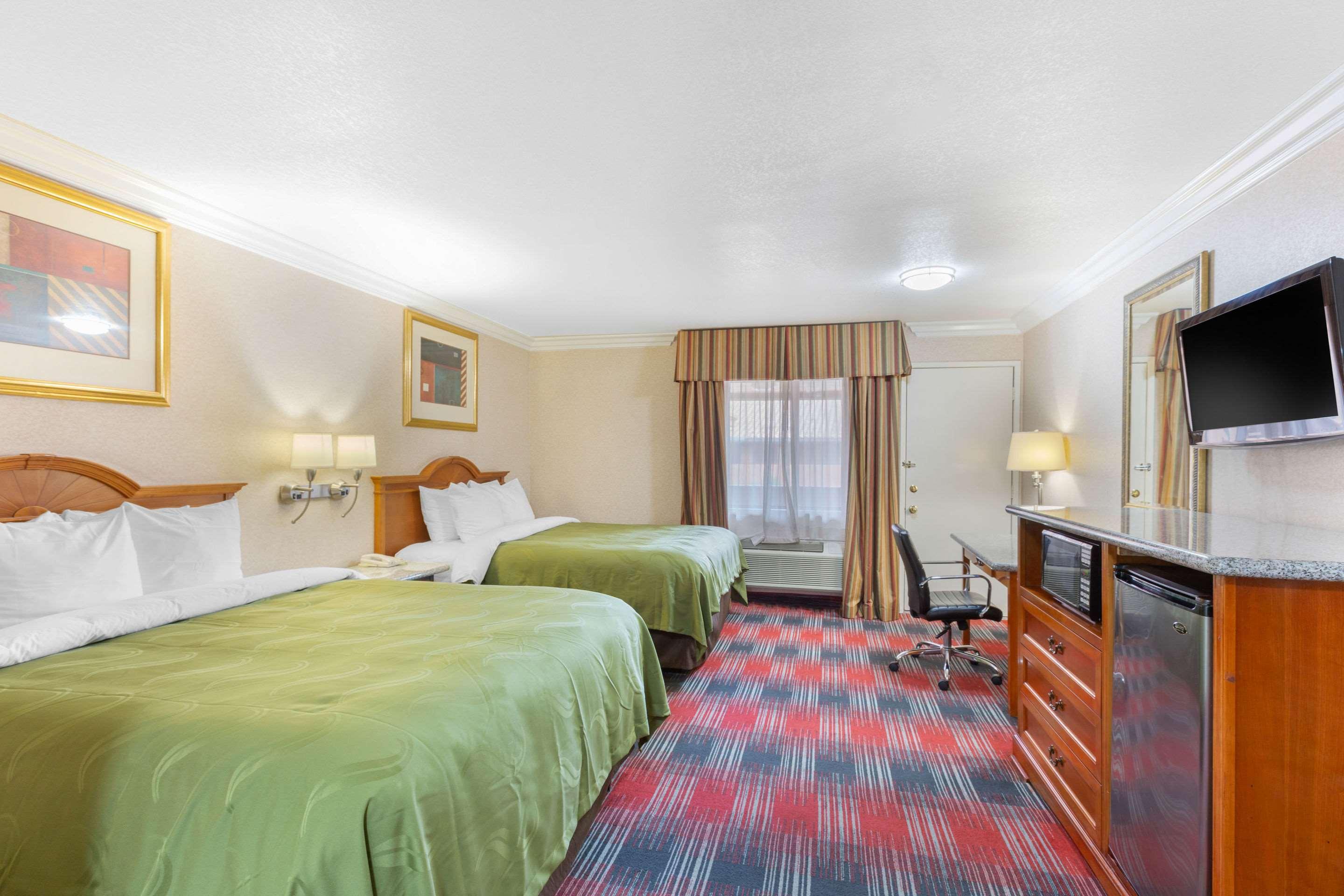 Quality Inn & Suites Oceanside Near Camp Pendleton エクステリア 写真