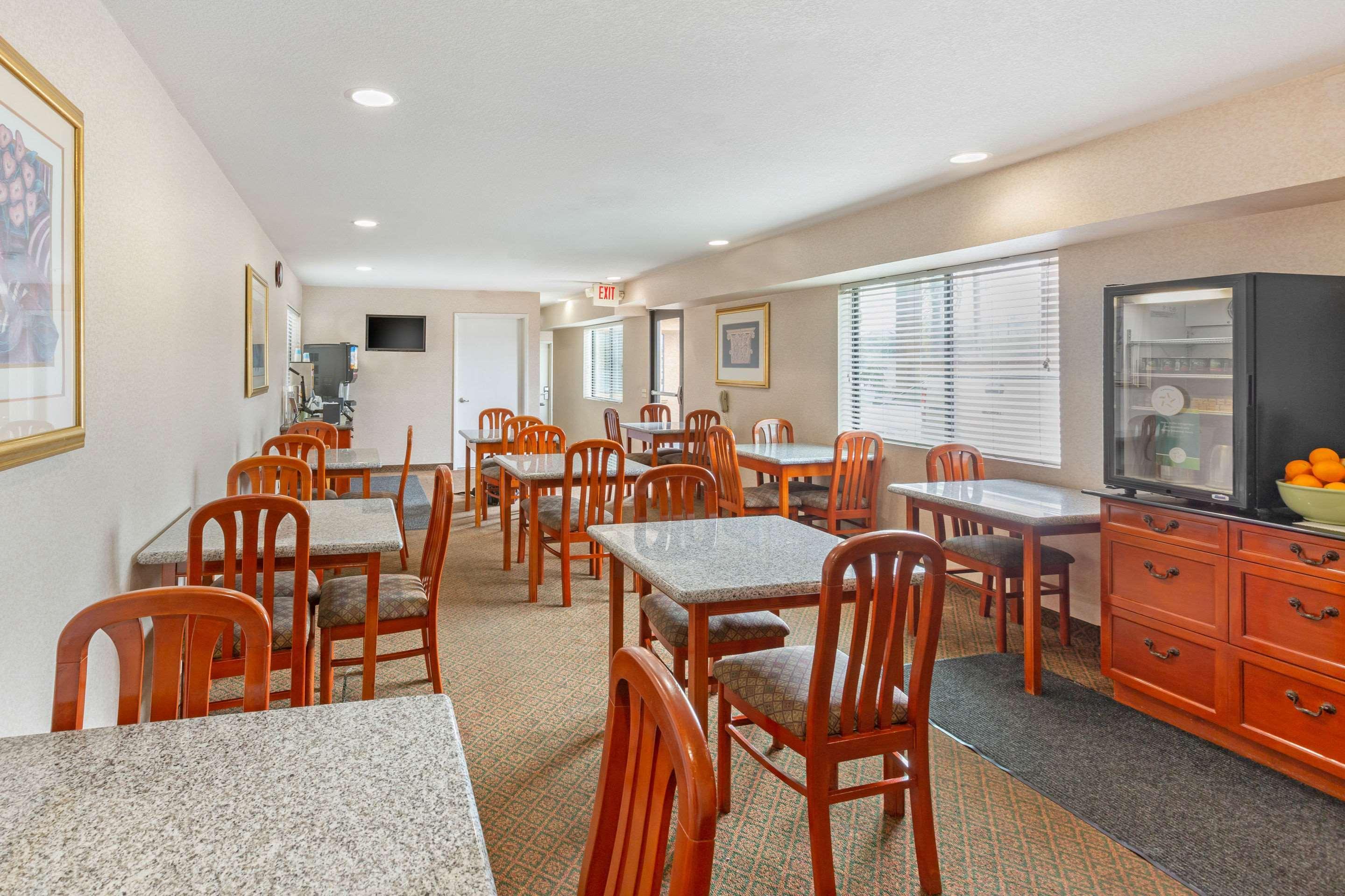 Quality Inn & Suites Oceanside Near Camp Pendleton エクステリア 写真