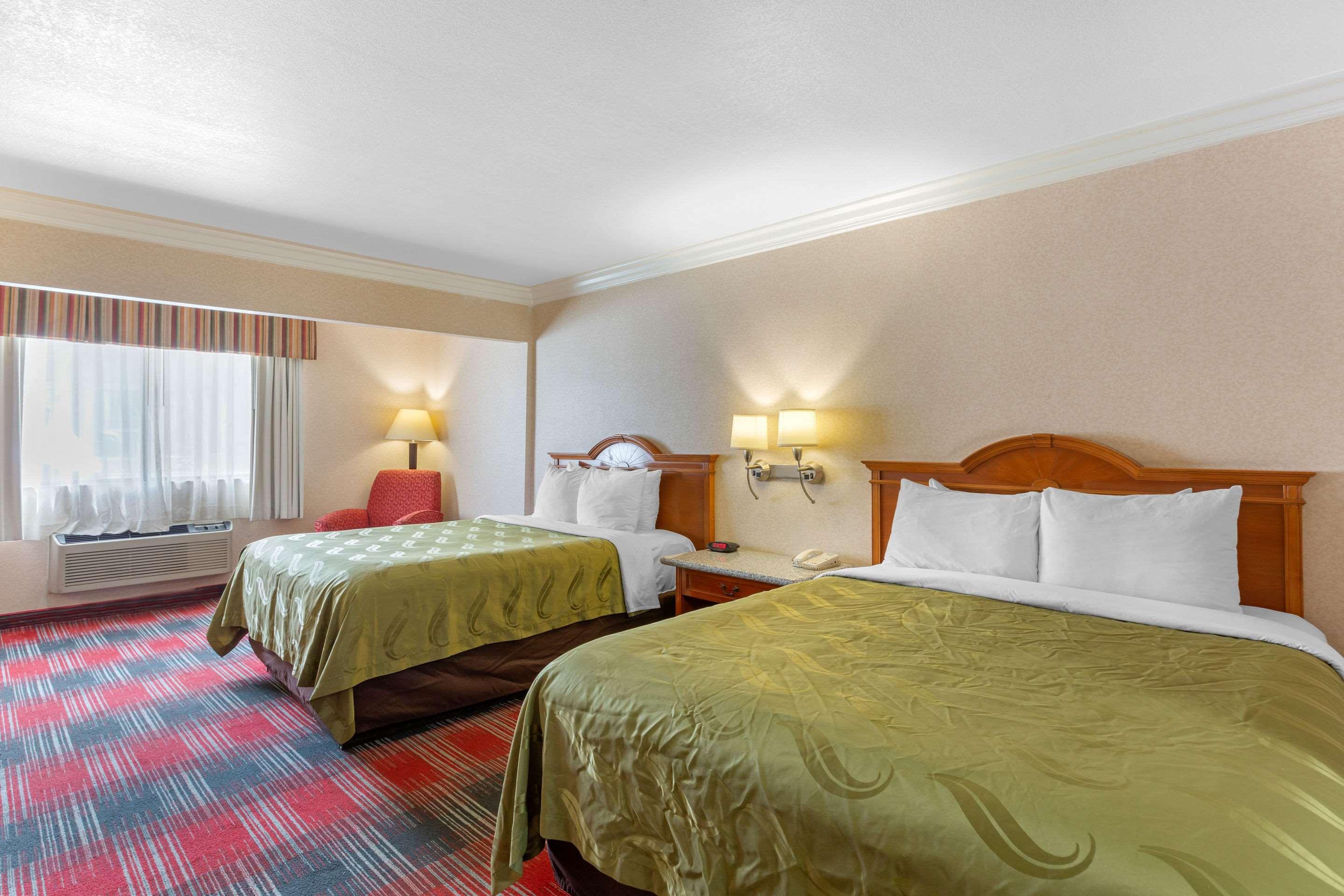 Quality Inn & Suites Oceanside Near Camp Pendleton エクステリア 写真