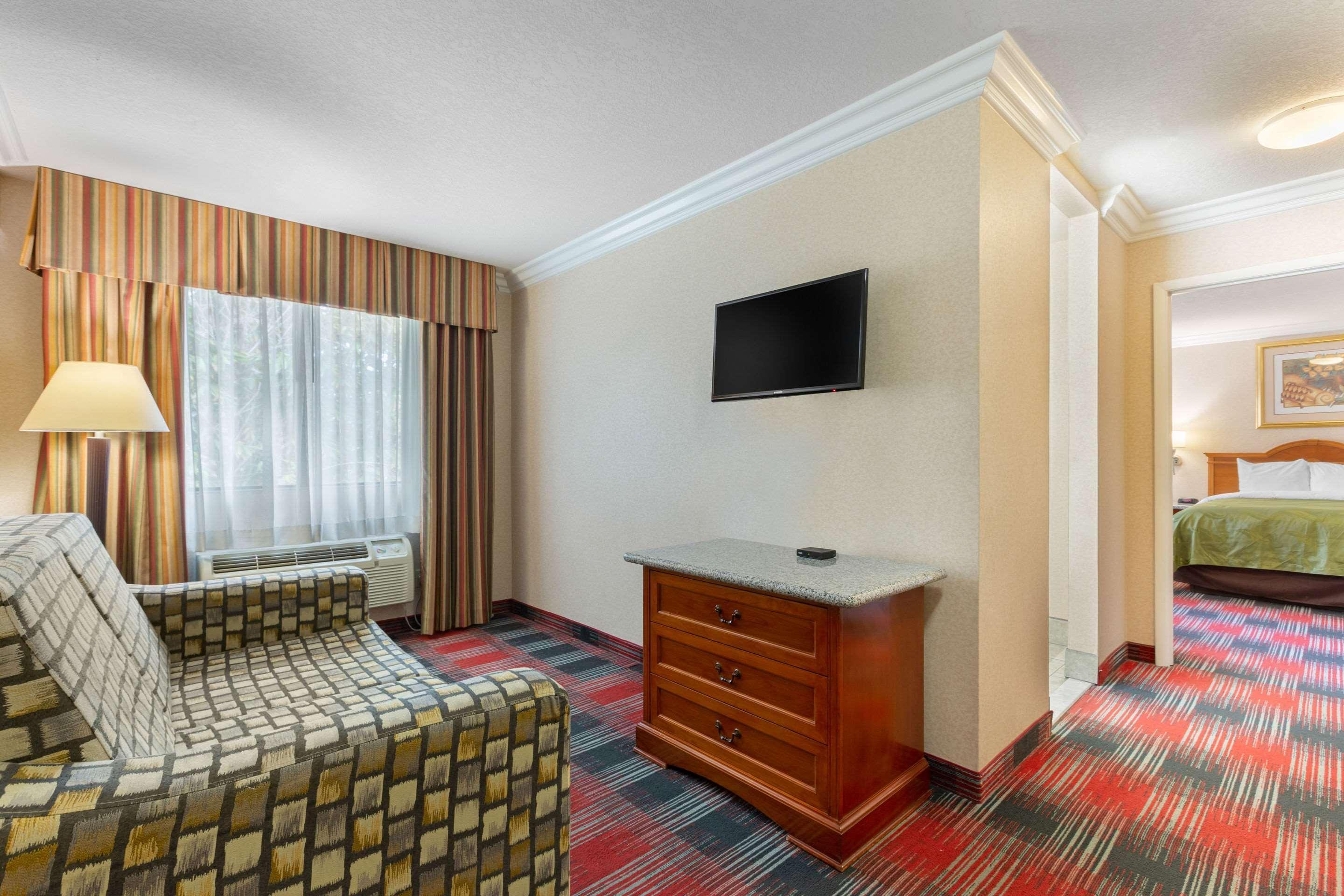 Quality Inn & Suites Oceanside Near Camp Pendleton エクステリア 写真
