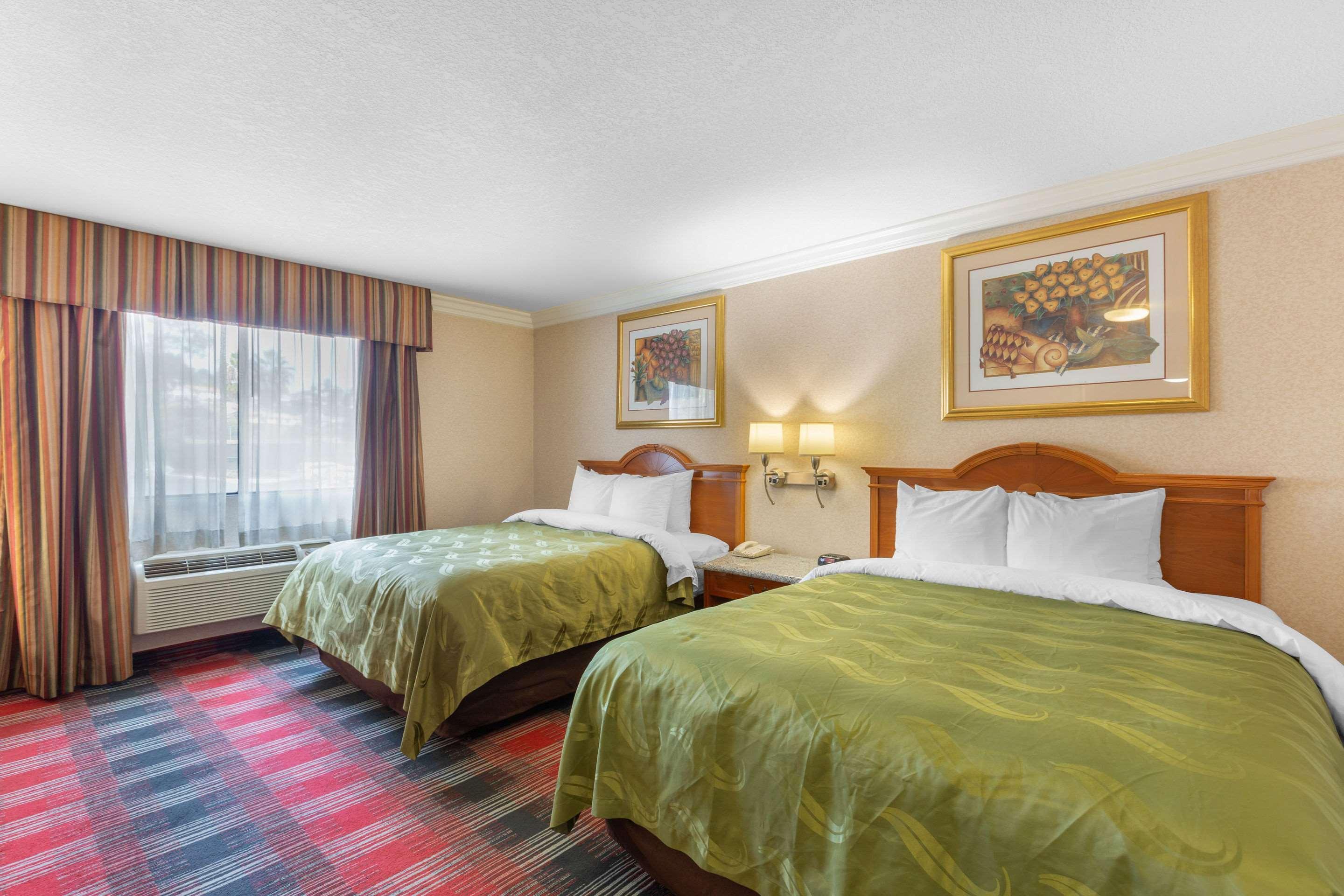 Quality Inn & Suites Oceanside Near Camp Pendleton エクステリア 写真