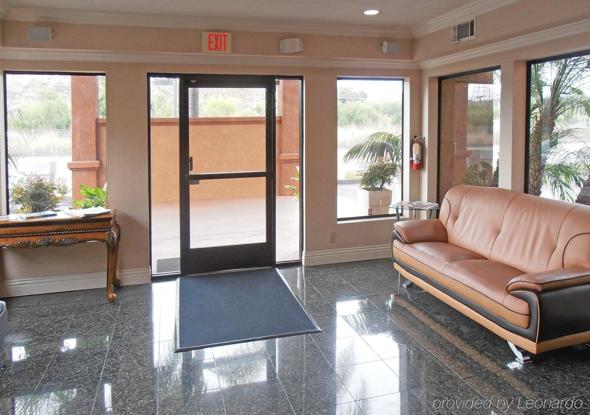 Quality Inn & Suites Oceanside Near Camp Pendleton エクステリア 写真