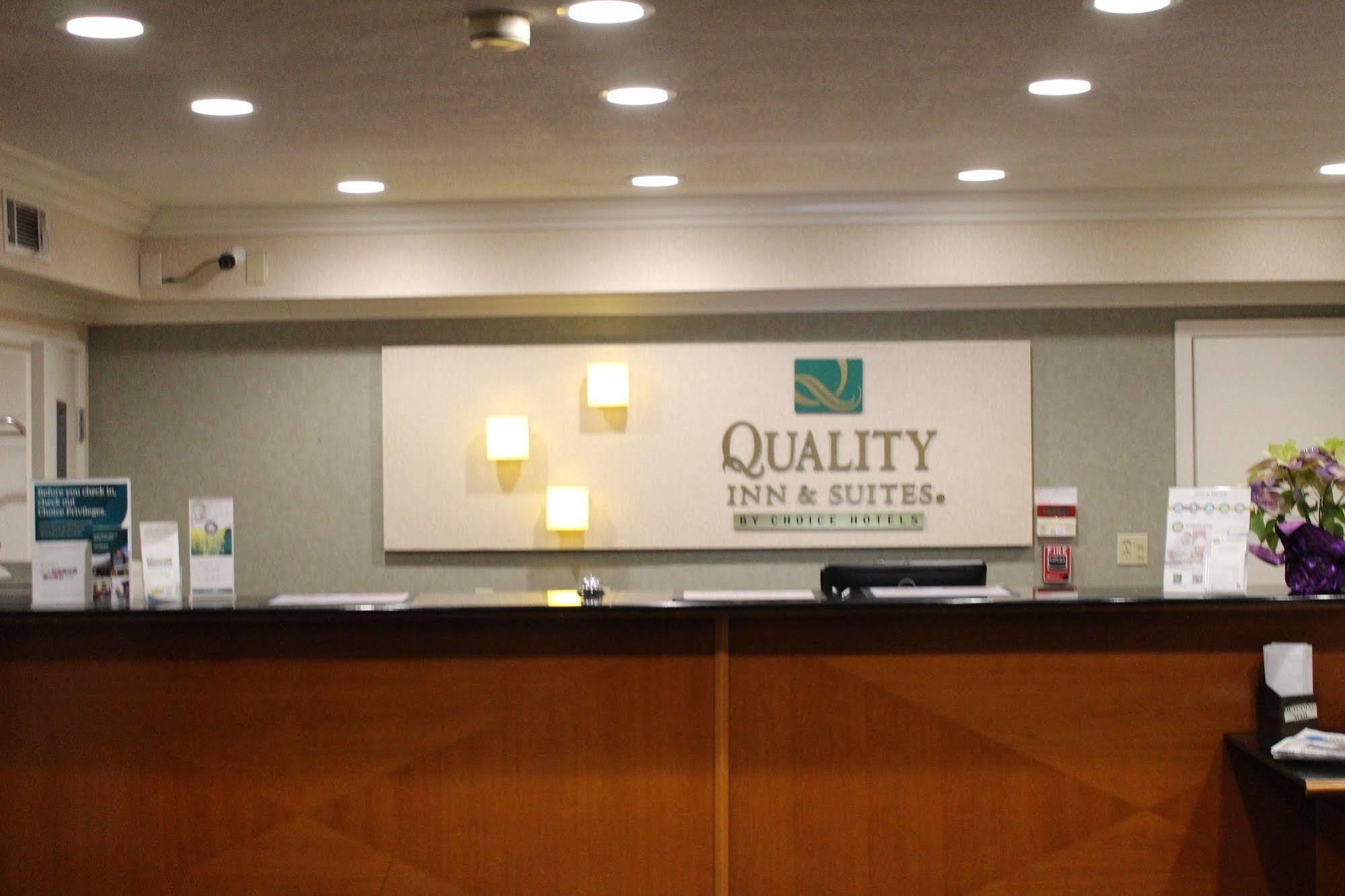 Quality Inn & Suites Oceanside Near Camp Pendleton エクステリア 写真