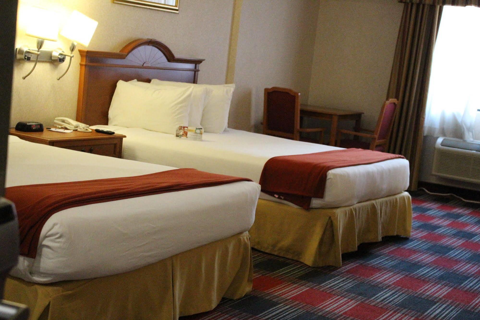 Quality Inn & Suites Oceanside Near Camp Pendleton エクステリア 写真