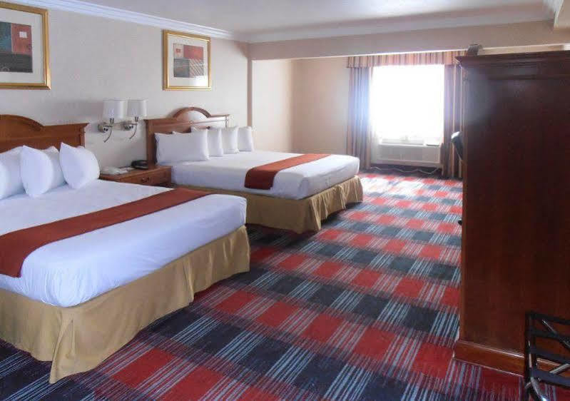 Quality Inn & Suites Oceanside Near Camp Pendleton エクステリア 写真